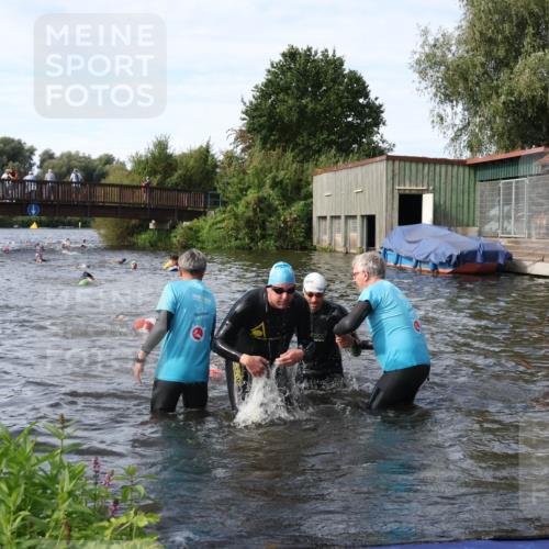 31.08.2025 - Elbe Triathlon Hamburg Luisa Fischer http://msf.ph/oto/8683654 31.08.2025 10:19:33 Schwimmen 1155, 1164, 1187, 1209 meine-sportfotos.de