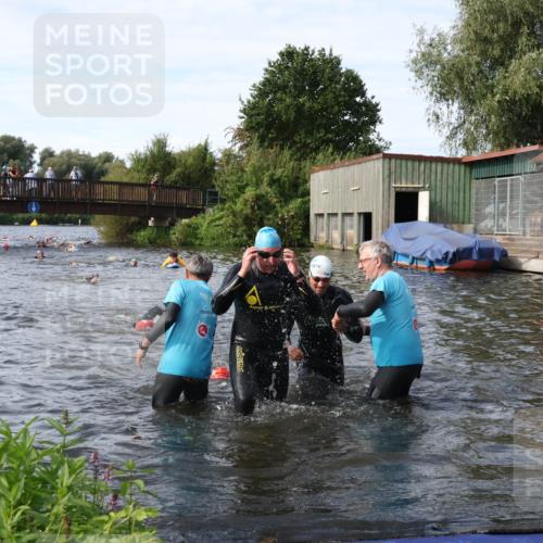 31.08.2025 - Elbe Triathlon Hamburg Luisa Fischer http://msf.ph/oto/8683656 31.08.2025 10:19:33 Schwimmen 1155, 1164, 1187, 1209 meine-sportfotos.de