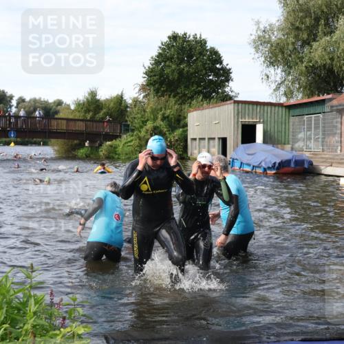 31.08.2025 - Elbe Triathlon Hamburg Luisa Fischer http://msf.ph/oto/8683662 31.08.2025 10:19:34 Schwimmen 1155, 1164, 1209 meine-sportfotos.de