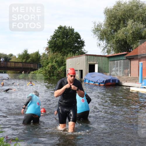 31.08.2025 - Elbe Triathlon Hamburg Luisa Fischer http://msf.ph/oto/8683671 31.08.2025 10:19:37 Schwimmen 1155, 1164, 1209 meine-sportfotos.de