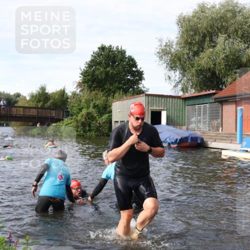 31.08.2025 - Elbe Triathlon Hamburg Luisa Fischer http://msf.ph/oto/8683675 31.08.2025 10:19:38 Schwimmen 1155, 1164, 1209 meine-sportfotos.de