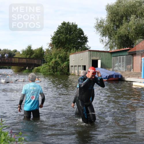31.08.2025 - Elbe Triathlon Hamburg Luisa Fischer http://msf.ph/oto/8683684 31.08.2025 10:19:42 Schwimmen 1155, 1164 meine-sportfotos.de