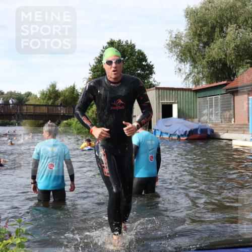 31.08.2025 - Elbe Triathlon Hamburg Luisa Fischer http://msf.ph/oto/8683697 31.08.2025 10:19:53 Schwimmen 1246 meine-sportfotos.de