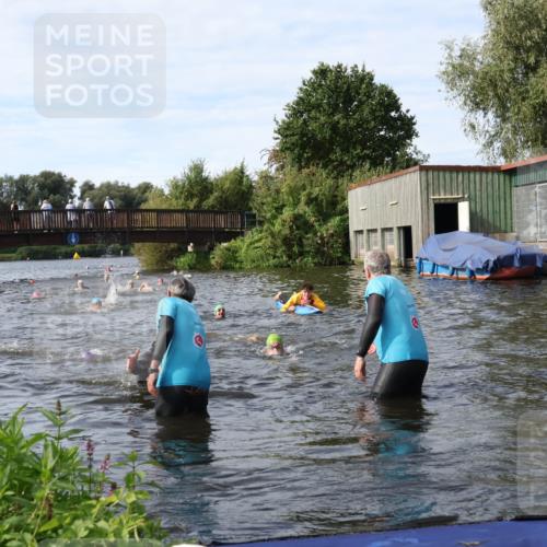 31.08.2025 - Elbe Triathlon Hamburg Luisa Fischer http://msf.ph/oto/8683702 31.08.2025 10:19:59 Schwimmen 1185, 1208, 1246, 1445 meine-sportfotos.de