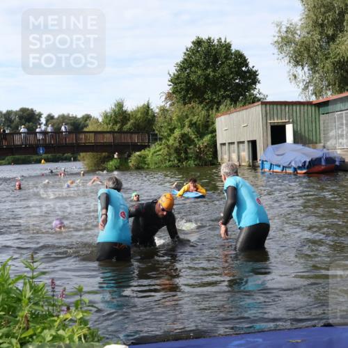 31.08.2025 - Elbe Triathlon Hamburg Luisa Fischer http://msf.ph/oto/8683707 31.08.2025 10:20:00 Schwimmen 1185, 1208, 1445 meine-sportfotos.de
