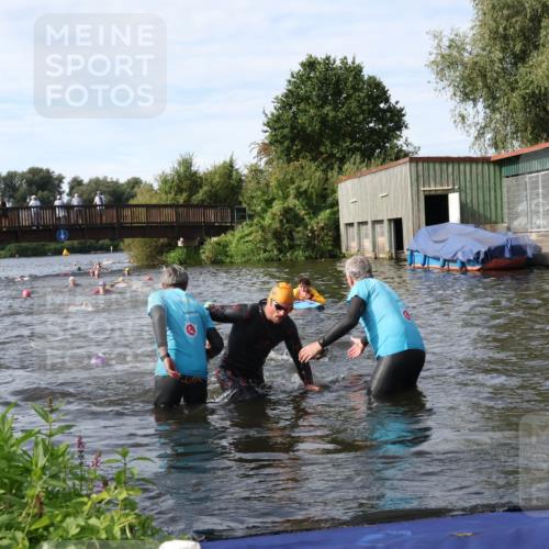 31.08.2025 - Elbe Triathlon Hamburg Luisa Fischer http://msf.ph/oto/8683708 31.08.2025 10:20:01 Schwimmen 1185, 1208, 1445 meine-sportfotos.de