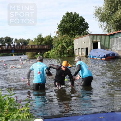 31.08.2025 - Elbe Triathlon Hamburg Luisa Fischer http://msf.ph/oto/8683710 31.08.2025 10:20:01 Schwimmen 1185, 1208, 1445 meine-sportfotos.de