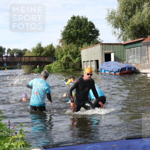 31.08.2025 - Elbe Triathlon Hamburg Luisa Fischer http://msf.ph/oto/8683713 31.08.2025 10:20:02 Schwimmen 1185, 1208, 1445 meine-sportfotos.de
