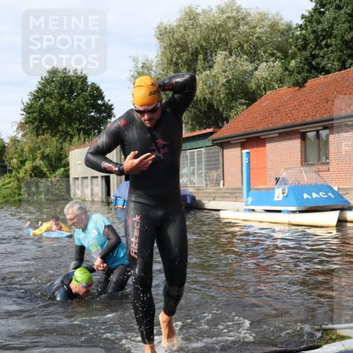 31.08.2025 - Elbe Triathlon Hamburg Luisa Fischer http://msf.ph/oto/8683722 31.08.2025 10:20:04 Schwimmen 1185, 1208, 1445 meine-sportfotos.de