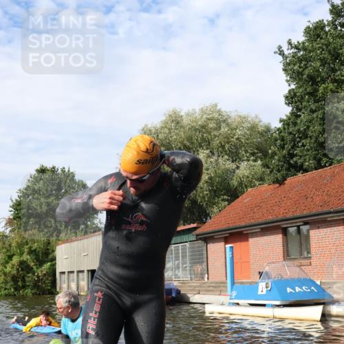 31.08.2025 - Elbe Triathlon Hamburg Luisa Fischer http://msf.ph/oto/8683726 31.08.2025 10:20:04 Schwimmen 1185, 1208, 1445 meine-sportfotos.de