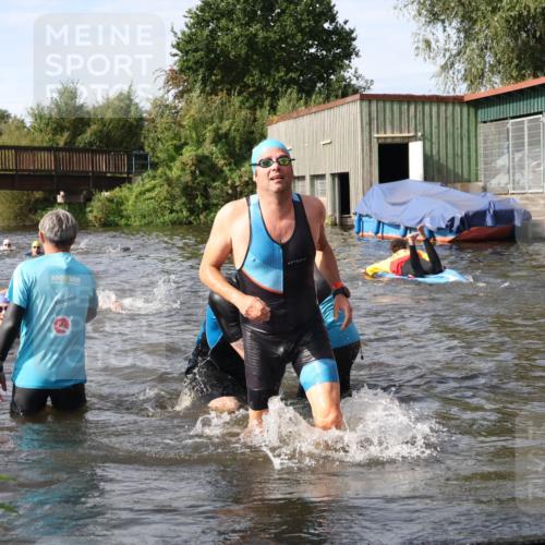 31.08.2025 - Elbe Triathlon Hamburg Luisa Fischer http://msf.ph/oto/8683747 31.08.2025 10:20:18 Schwimmen 1014, 1143, 1226 meine-sportfotos.de