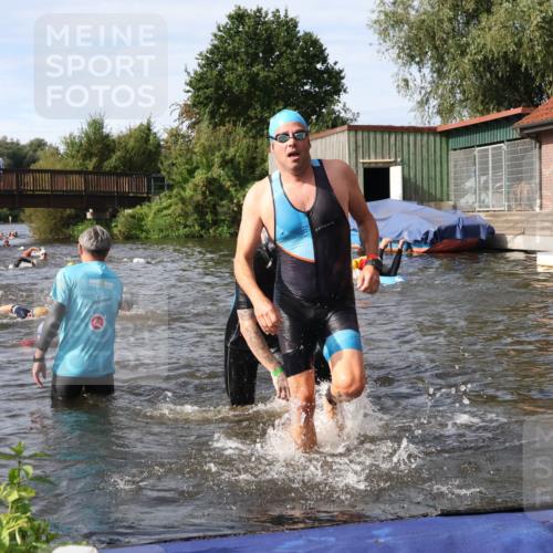 31.08.2025 - Elbe Triathlon Hamburg Luisa Fischer http://msf.ph/oto/8683750 31.08.2025 10:20:19 Schwimmen 1014, 1143, 1226 meine-sportfotos.de