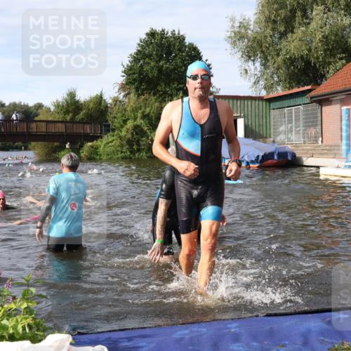 31.08.2025 - Elbe Triathlon Hamburg Luisa Fischer http://msf.ph/oto/8683751 31.08.2025 10:20:19 Schwimmen 1014, 1143, 1226 meine-sportfotos.de