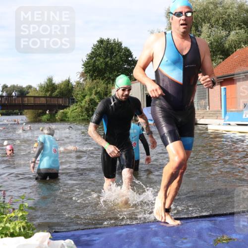 31.08.2025 - Elbe Triathlon Hamburg Luisa Fischer http://msf.ph/oto/8683757 31.08.2025 10:20:20 Schwimmen 1014, 1143, 1226 meine-sportfotos.de