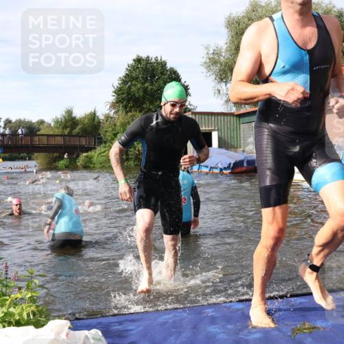 31.08.2025 - Elbe Triathlon Hamburg Luisa Fischer http://msf.ph/oto/8683758 31.08.2025 10:20:21 Schwimmen 1014, 1140, 1143, 1226 meine-sportfotos.de