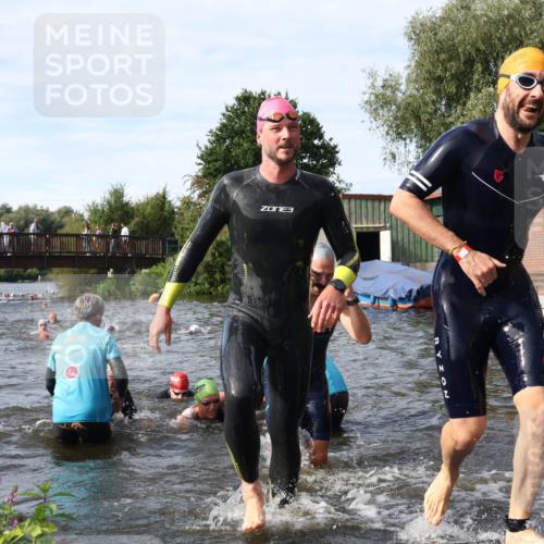 31.08.2025 - Elbe Triathlon Hamburg Luisa Fischer http://msf.ph/oto/8683792 31.08.2025 10:20:30 Schwimmen 1121, 1127, 1140, 1143, 1180, 1216, 1224 meine-sportfotos.de