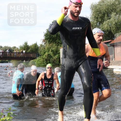 31.08.2025 - Elbe Triathlon Hamburg Luisa Fischer http://msf.ph/oto/8683797 31.08.2025 10:20:31 Schwimmen 1121, 1127, 1140, 1180, 1216, 1224 meine-sportfotos.de