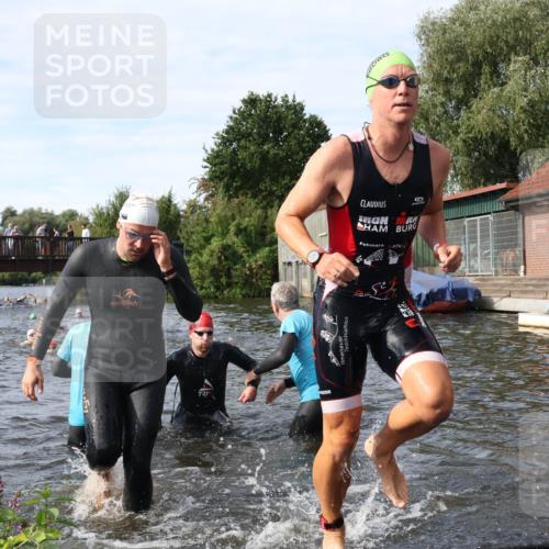 31.08.2025 - Elbe Triathlon Hamburg Luisa Fischer http://msf.ph/oto/8683806 31.08.2025 10:20:33 Schwimmen 1121, 1127, 1140, 1180, 1216, 1224 meine-sportfotos.de