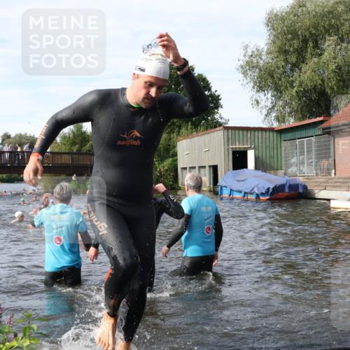 31.08.2025 - Elbe Triathlon Hamburg Luisa Fischer http://msf.ph/oto/8683810 31.08.2025 10:20:34 Schwimmen 1121, 1127, 1140, 1180, 1216, 1224 meine-sportfotos.de