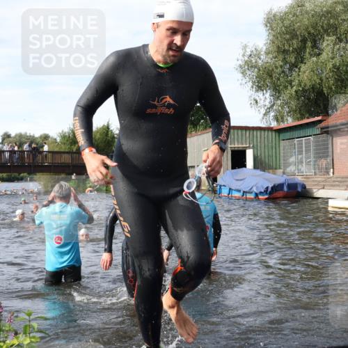 31.08.2025 - Elbe Triathlon Hamburg Luisa Fischer http://msf.ph/oto/8683812 31.08.2025 10:20:34 Schwimmen 1121, 1127, 1140, 1180, 1216, 1224 meine-sportfotos.de