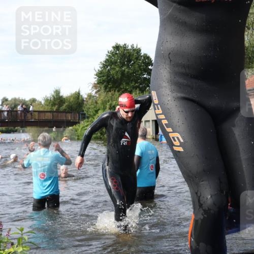 31.08.2025 - Elbe Triathlon Hamburg Luisa Fischer http://msf.ph/oto/8683815 31.08.2025 10:20:35 Schwimmen 1121, 1127, 1140, 1180, 1216, 1224 meine-sportfotos.de