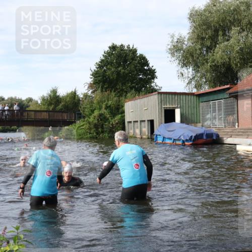 31.08.2025 - Elbe Triathlon Hamburg Luisa Fischer http://msf.ph/oto/8683831 31.08.2025 10:20:38 Schwimmen 1121, 1180, 1190, 1193, 1216 meine-sportfotos.de