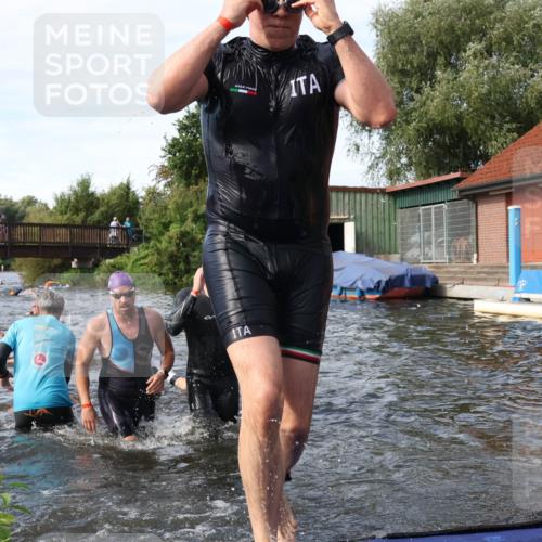 31.08.2025 - Elbe Triathlon Hamburg Luisa Fischer http://msf.ph/oto/8683853 31.08.2025 10:20:49 Schwimmen 1147, 1174, 1190, 1193, 1225, 1227, 1234, 1241 meine-sportfotos.de