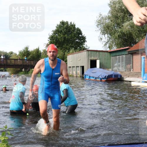 31.08.2025 - Elbe Triathlon Hamburg Luisa Fischer http://msf.ph/oto/8683875 31.08.2025 10:20:54 Schwimmen 1147, 1174, 1225, 1227, 1241 meine-sportfotos.de