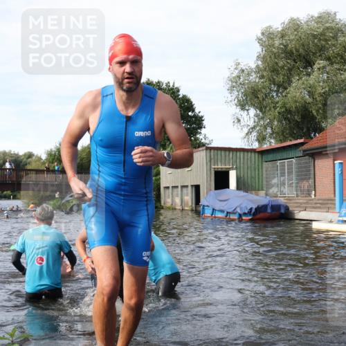31.08.2025 - Elbe Triathlon Hamburg Luisa Fischer http://msf.ph/oto/8683880 31.08.2025 10:20:55 Schwimmen 1147, 1174, 1225, 1227, 1241, 1245 meine-sportfotos.de