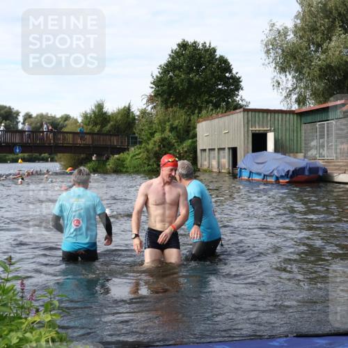 31.08.2025 - Elbe Triathlon Hamburg Luisa Fischer http://msf.ph/oto/8683882 31.08.2025 10:20:59 Schwimmen 1132, 1174, 1241, 1245 meine-sportfotos.de