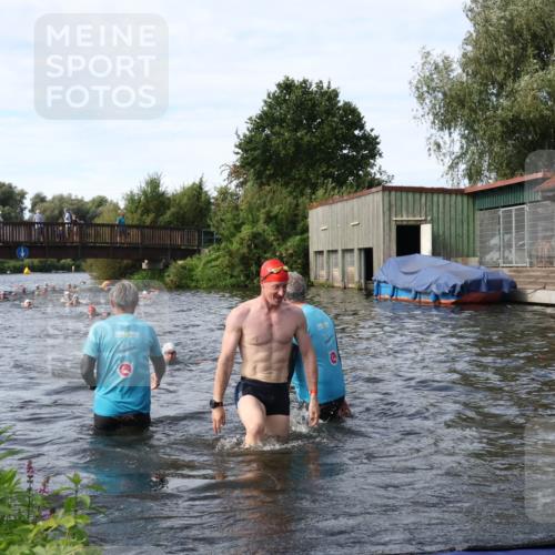 31.08.2025 - Elbe Triathlon Hamburg Luisa Fischer http://msf.ph/oto/8683884 31.08.2025 10:20:59 Schwimmen 1132, 1174, 1241, 1245 meine-sportfotos.de