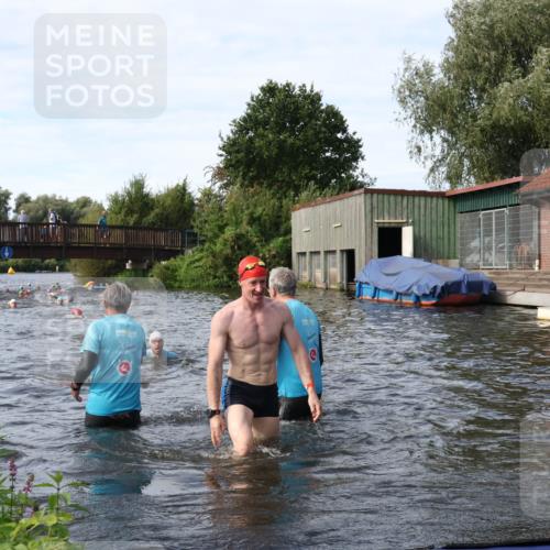 31.08.2025 - Elbe Triathlon Hamburg Luisa Fischer http://msf.ph/oto/8683886 31.08.2025 10:20:59 Schwimmen 1132, 1174, 1241, 1245 meine-sportfotos.de