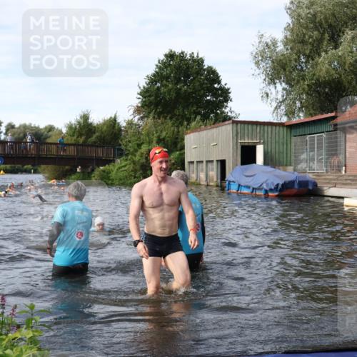 31.08.2025 - Elbe Triathlon Hamburg Luisa Fischer http://msf.ph/oto/8683887 31.08.2025 10:21:00 Schwimmen 1132, 1174, 1241, 1245 meine-sportfotos.de