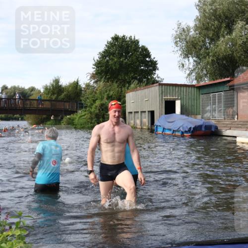 31.08.2025 - Elbe Triathlon Hamburg Luisa Fischer http://msf.ph/oto/8683888 31.08.2025 10:21:00 Schwimmen 1132, 1174, 1241, 1245 meine-sportfotos.de