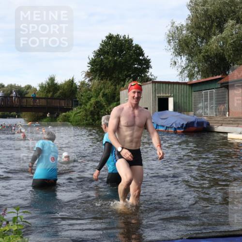 31.08.2025 - Elbe Triathlon Hamburg Luisa Fischer http://msf.ph/oto/8683893 31.08.2025 10:21:01 Schwimmen 1132, 1184, 1241, 1245 meine-sportfotos.de
