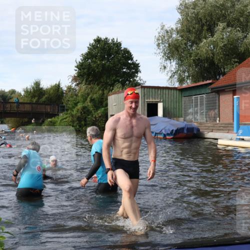 31.08.2025 - Elbe Triathlon Hamburg Luisa Fischer http://msf.ph/oto/8683894 31.08.2025 10:21:01 Schwimmen 1132, 1184, 1241, 1245 meine-sportfotos.de