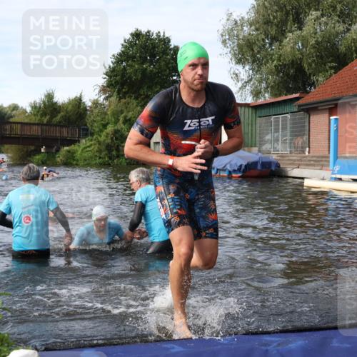 31.08.2025 - Elbe Triathlon Hamburg Luisa Fischer http://msf.ph/oto/8683902 31.08.2025 10:21:06 Schwimmen 1116, 1132, 1184, 1245 meine-sportfotos.de