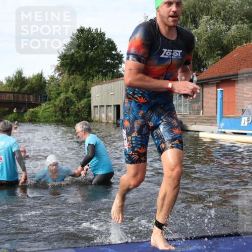 31.08.2025 - Elbe Triathlon Hamburg Luisa Fischer http://msf.ph/oto/8683904 31.08.2025 10:21:06 Schwimmen 1116, 1132, 1184, 1245 meine-sportfotos.de