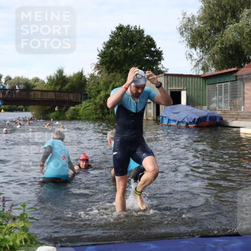 31.08.2025 - Elbe Triathlon Hamburg Luisa Fischer http://msf.ph/oto/8683908 31.08.2025 10:21:09 Schwimmen 1116, 1132, 1184, 1245 meine-sportfotos.de