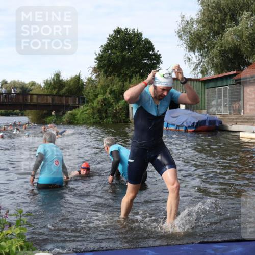31.08.2025 - Elbe Triathlon Hamburg Luisa Fischer http://msf.ph/oto/8683909 31.08.2025 10:21:09 Schwimmen 1116, 1132, 1184, 1245 meine-sportfotos.de