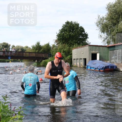 31.08.2025 - Elbe Triathlon Hamburg Luisa Fischer http://msf.ph/oto/8683917 31.08.2025 10:21:13 Schwimmen 1116, 1136, 1184 meine-sportfotos.de