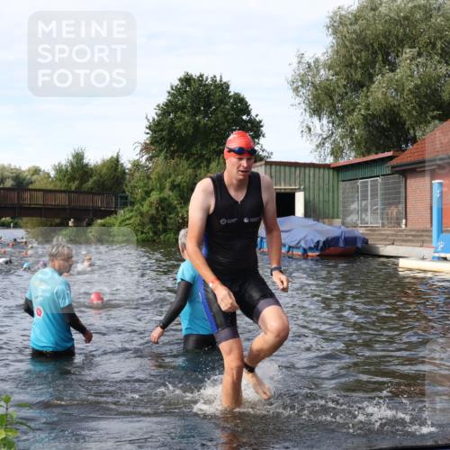 31.08.2025 - Elbe Triathlon Hamburg Luisa Fischer http://msf.ph/oto/8683922 31.08.2025 10:21:14 Schwimmen 1116, 1136, 1184 meine-sportfotos.de