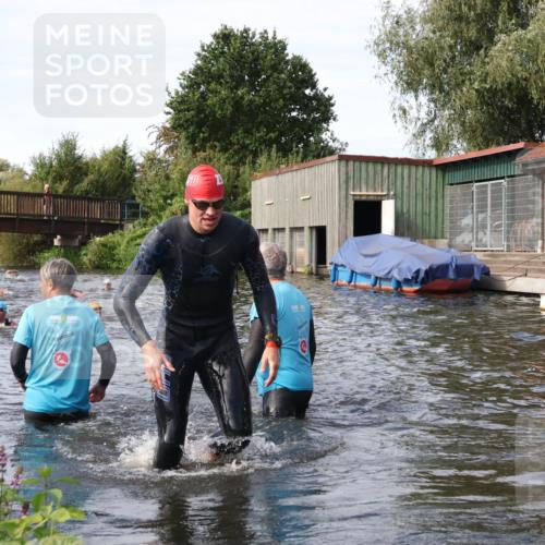 31.08.2025 - Elbe Triathlon Hamburg Luisa Fischer http://msf.ph/oto/8683928 31.08.2025 10:21:20 Schwimmen 1116, 1136 meine-sportfotos.de