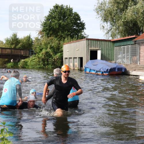 31.08.2025 - Elbe Triathlon Hamburg Luisa Fischer http://msf.ph/oto/8683934 31.08.2025 10:21:30 Schwimmen 1112, 1169, 1195, 1205, 1213 meine-sportfotos.de