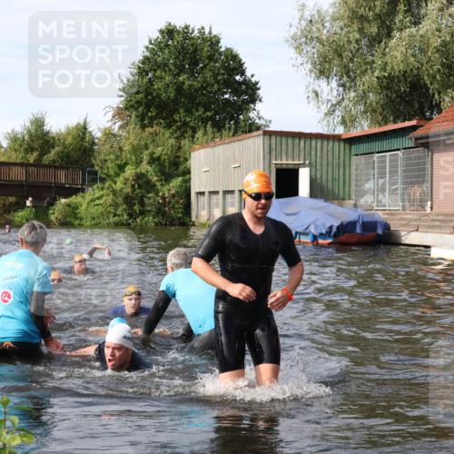 31.08.2025 - Elbe Triathlon Hamburg Luisa Fischer http://msf.ph/oto/8683937 31.08.2025 10:21:30 Schwimmen 1112, 1169, 1195, 1205, 1213 meine-sportfotos.de