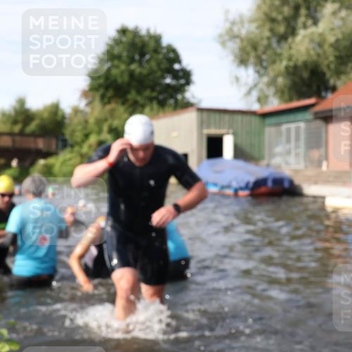 31.08.2025 - Elbe Triathlon Hamburg Luisa Fischer http://msf.ph/oto/8683948 31.08.2025 10:21:33 Schwimmen 1112, 1139, 1169, 1195, 1205, 1213, 1223, 1238 meine-sportfotos.de