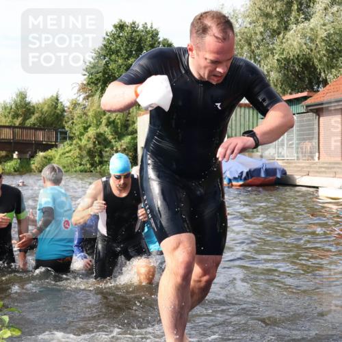31.08.2025 - Elbe Triathlon Hamburg Luisa Fischer http://msf.ph/oto/8683953 31.08.2025 10:21:34 Schwimmen 1112, 1139, 1169, 1195, 1205, 1213, 1223, 1238 meine-sportfotos.de