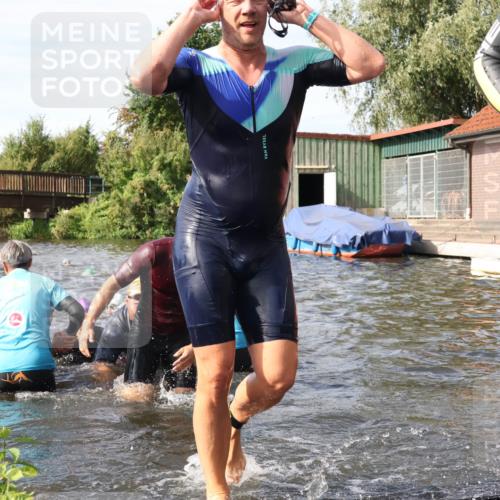 31.08.2025 - Elbe Triathlon Hamburg Luisa Fischer http://msf.ph/oto/8683984 31.08.2025 10:21:40 Schwimmen 1114, 1139, 1157, 1176, 1195, 1204, 1205, 1213, 1223, 1238, 1240 meine-sportfotos.de