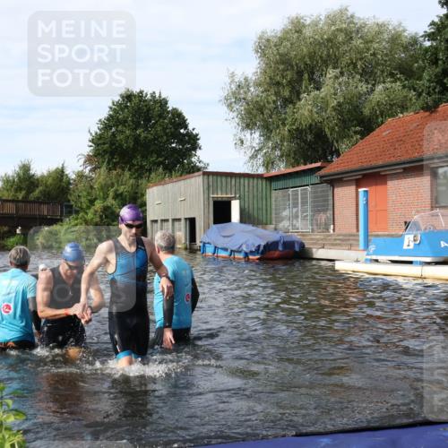 31.08.2025 - Elbe Triathlon Hamburg Luisa Fischer http://msf.ph/oto/8684087 31.08.2025 10:22:16 Schwimmen 1150, 1228, 1231, 1235 meine-sportfotos.de