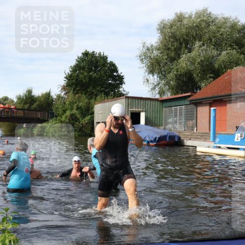 31.08.2025 - Elbe Triathlon Hamburg Luisa Fischer http://msf.ph/oto/8684109 31.08.2025 10:22:26 Schwimmen 1126, 1170, 1237 meine-sportfotos.de